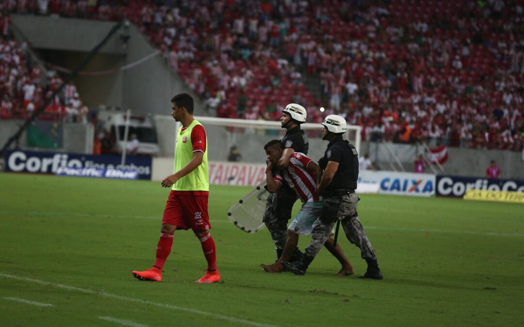 INVASÃO DE CAMPO E AGRESSÕES PODEM RENDER PENAS SEVERAS AO NÁUTICO