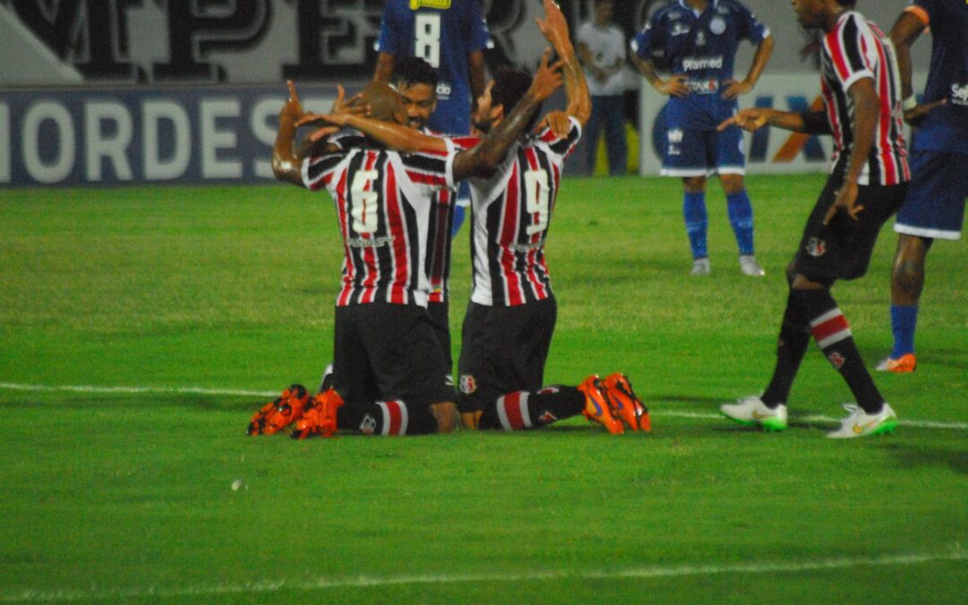 SANTA CRUZ DEIXA JOGO DIFÍCIL MAS VENCE CONFIANÇA
