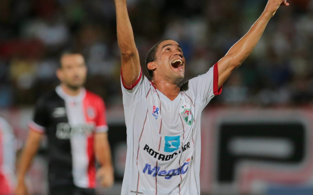 SALGUEIRO SE MANTÊM LÍDER ISOLADO DO PERNAMBUCANO E QUEBRA INVENCIBILIDADE DO SANTA CRUZ NA TEMPORADA