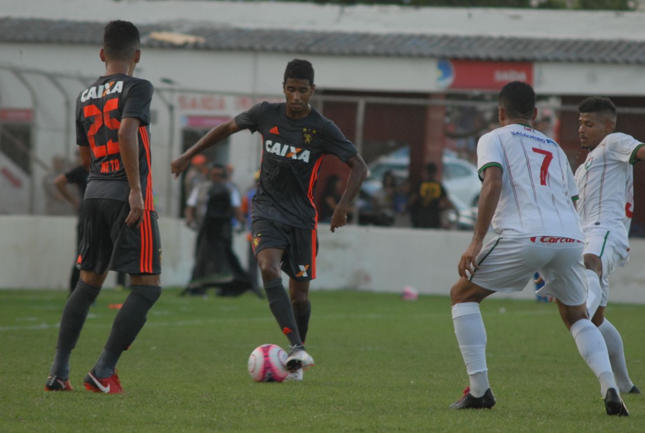 SPORT CEDE EMPATE AO SALGUEIRO E PERDE A CHANCE DE SER LÍDER