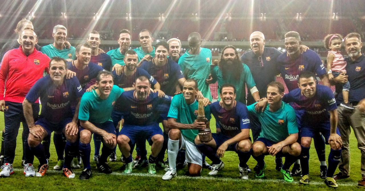 BARCELONA LEGENDS E SELEÇÃO PERNAMBUCANA FIZERAM A FESTA DA TORCIDA NA ARENA PERNAMUBUCO