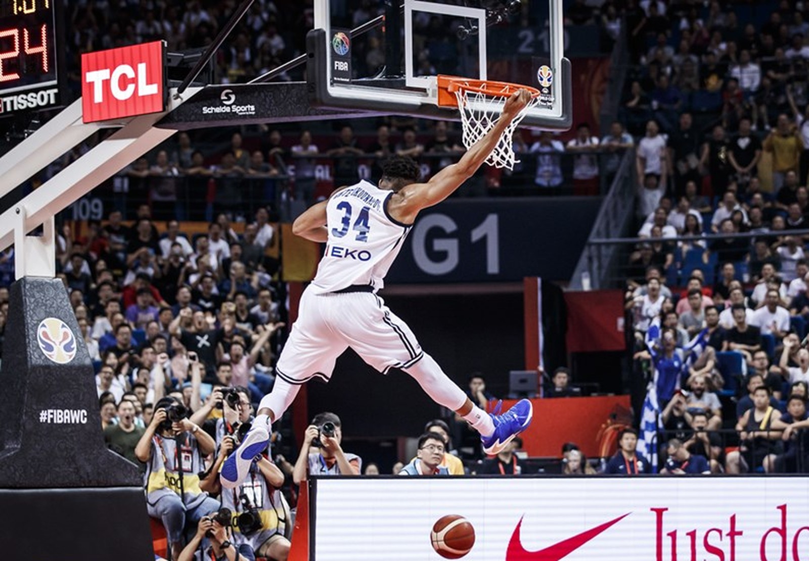 MVP DA NBA ANTETOKOUNMPO LIDERA A GRÉCIA EM VITÓRIA E EUA DERROTA A REPÚBLICA TCHECA