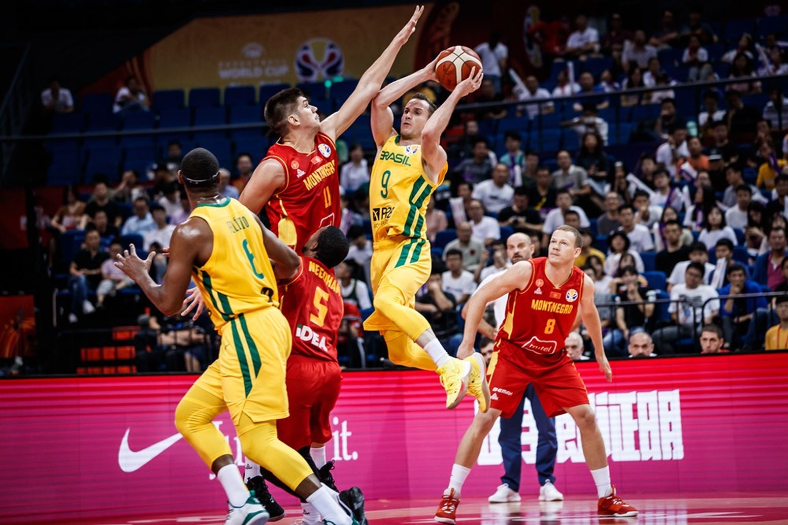 BRASIL VENCE MONTENEGRO E TERMINA COM 100% PRIMEIRA FASE DA COPA DO MUNDO DE BASQUETE