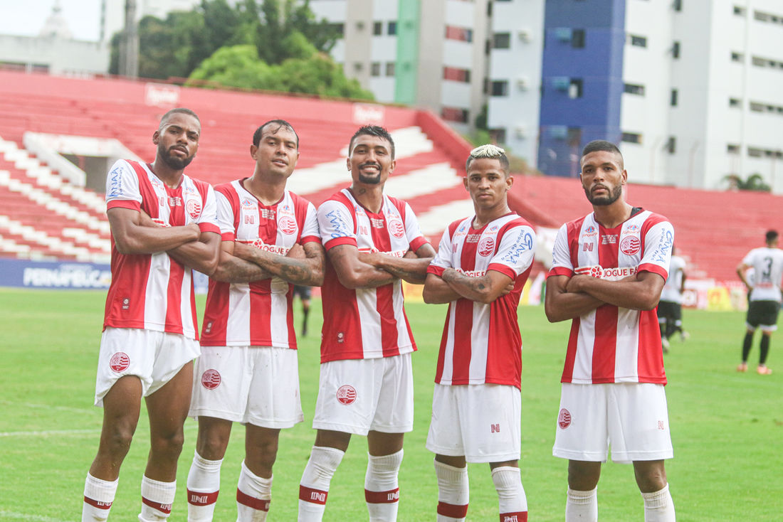 IMPLACÁVEL NO PRIMEIRO TEMPO NÁUTICO GOLEIA O CENTRAL NA ESTREIA DO PERNAMBUCANO